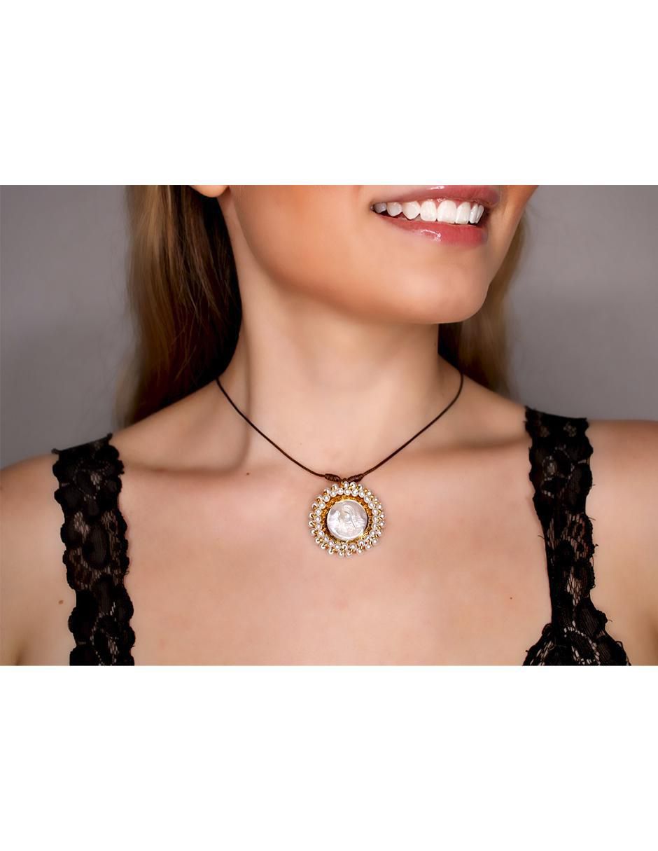Collar con dije circular 6