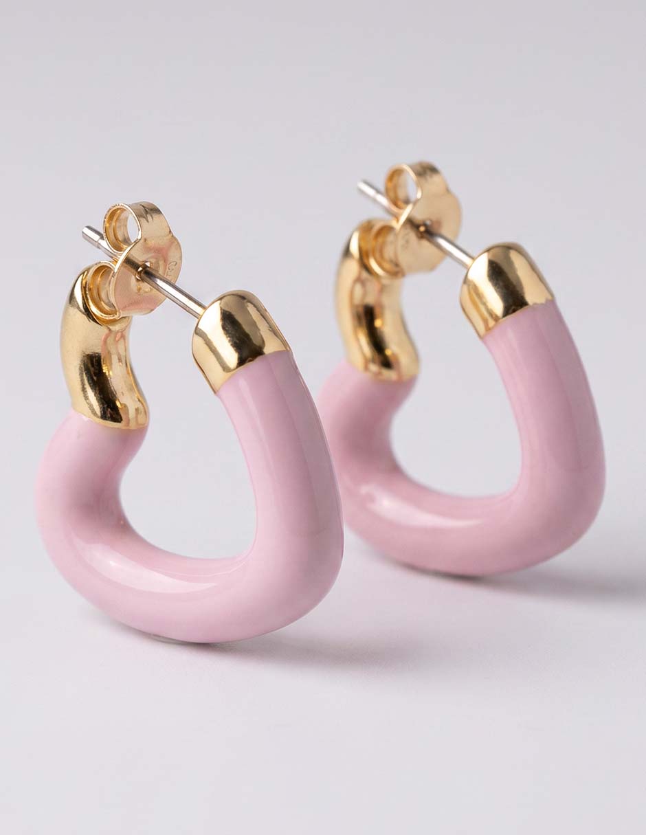 Aretes cortos corazón con acabado brillante