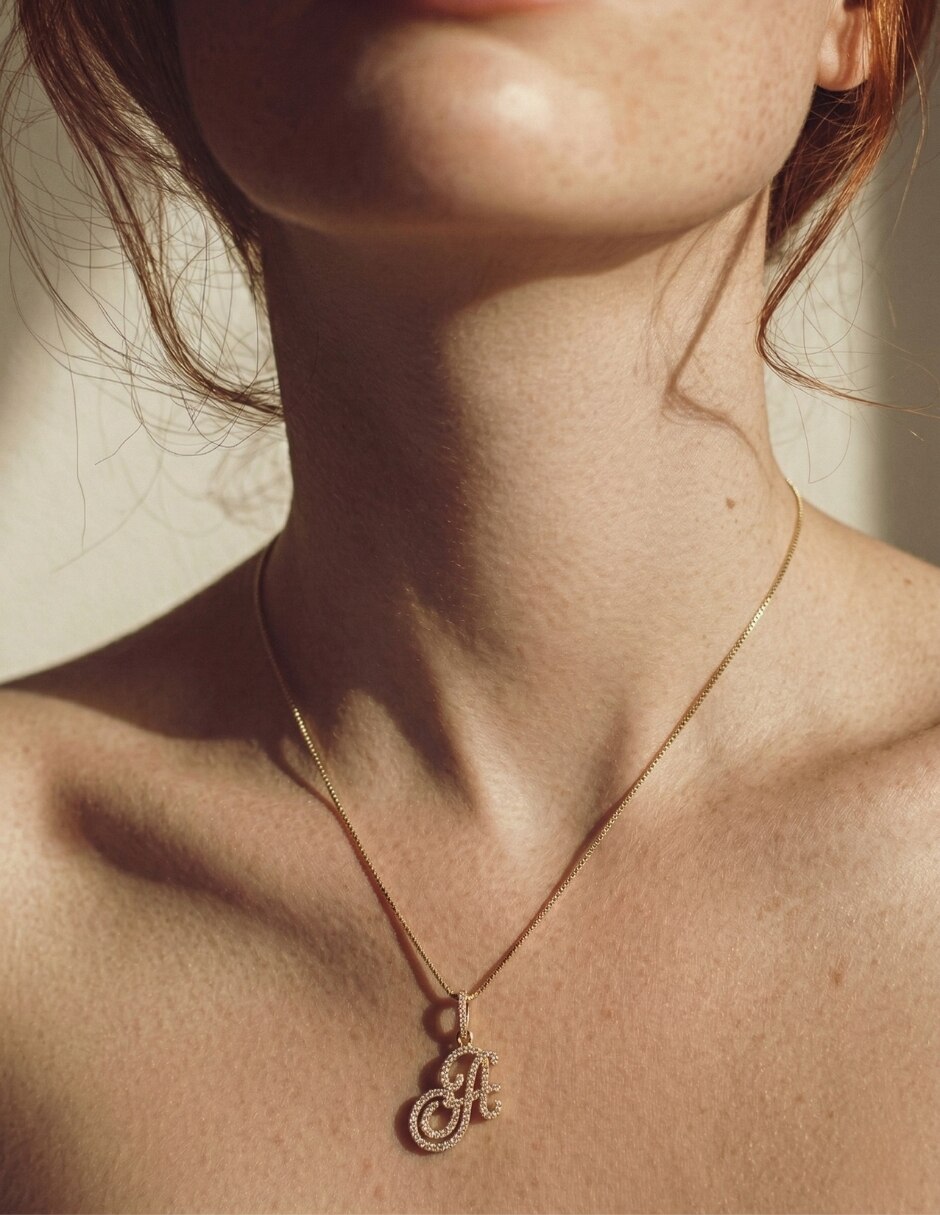 Collar con dije de letras de oro laminado 14 K 7